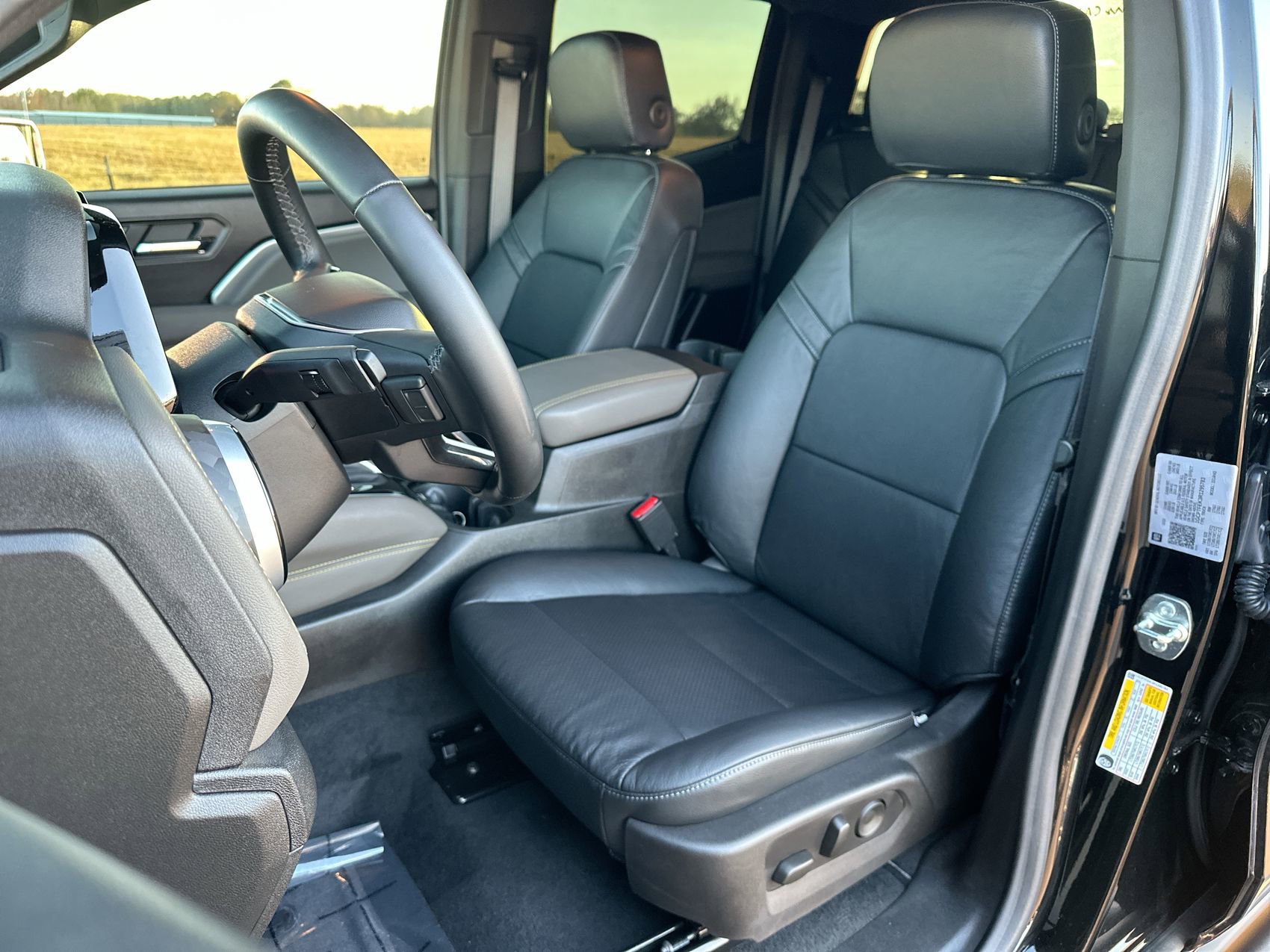 Used 2024 Chevrolet Colorado ZR2 w/ Technology Package AWD/4WD image 11