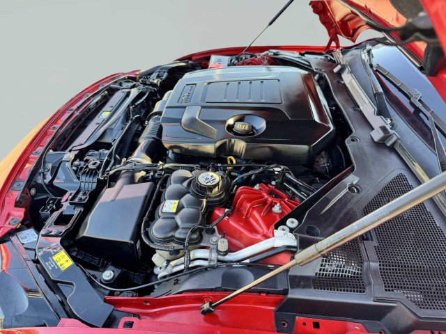 Used 2019 Jaguar XE Premium image 59