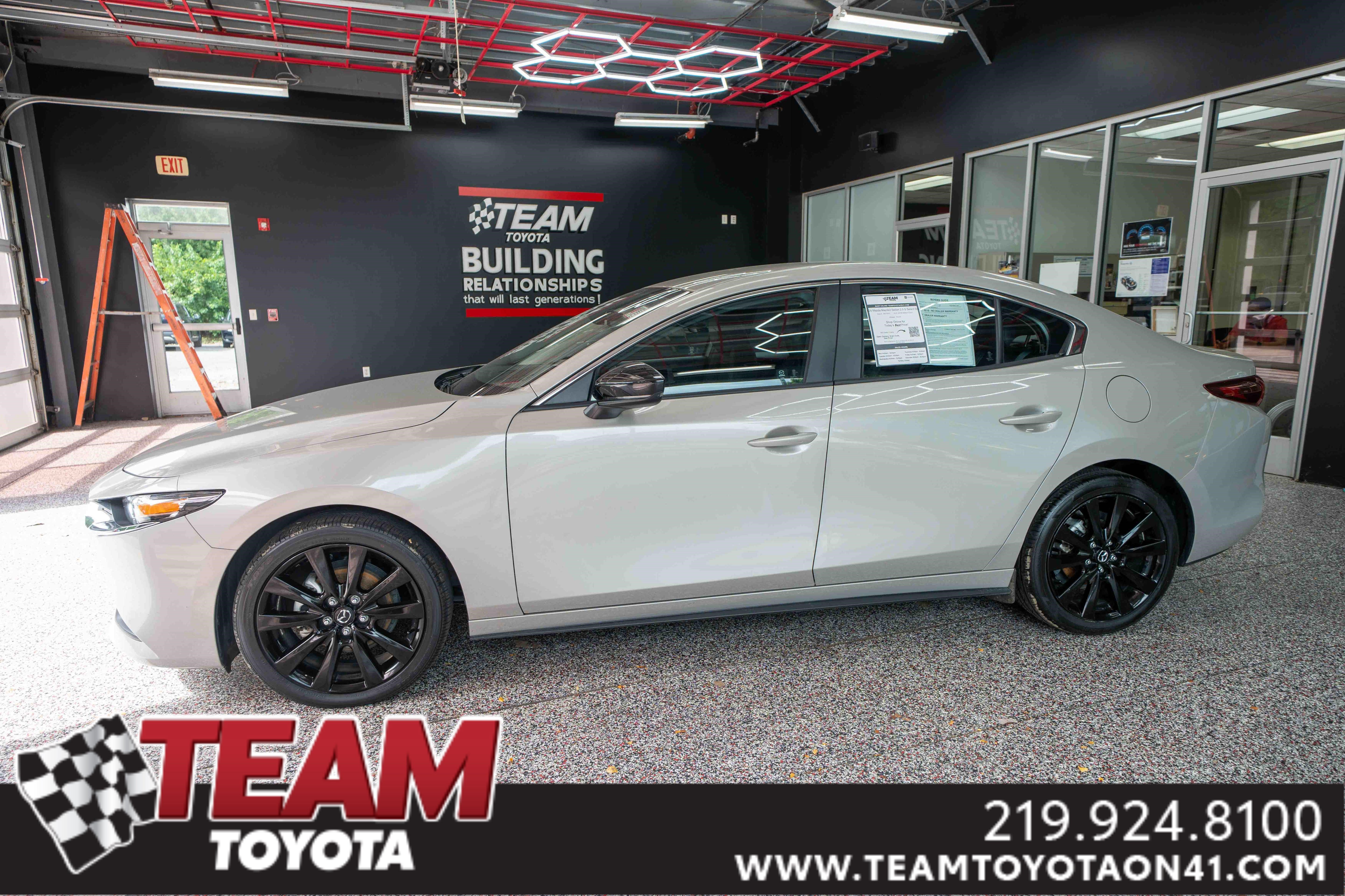Used 2025 MAZDA MAZDA3 s FWD image 1