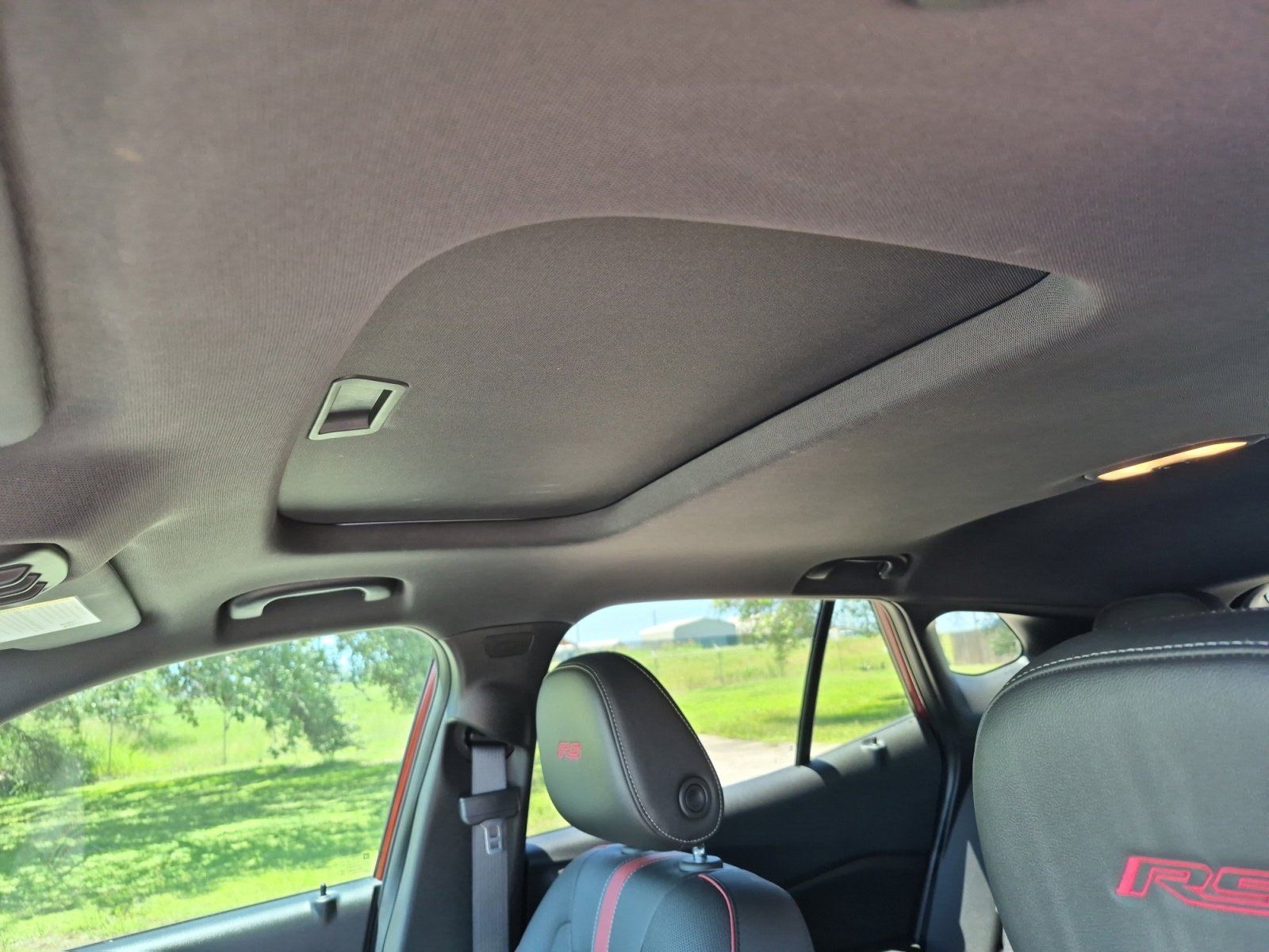 Used 2025 Chevrolet Trax RS w/ Sunroof Package FWD image 18