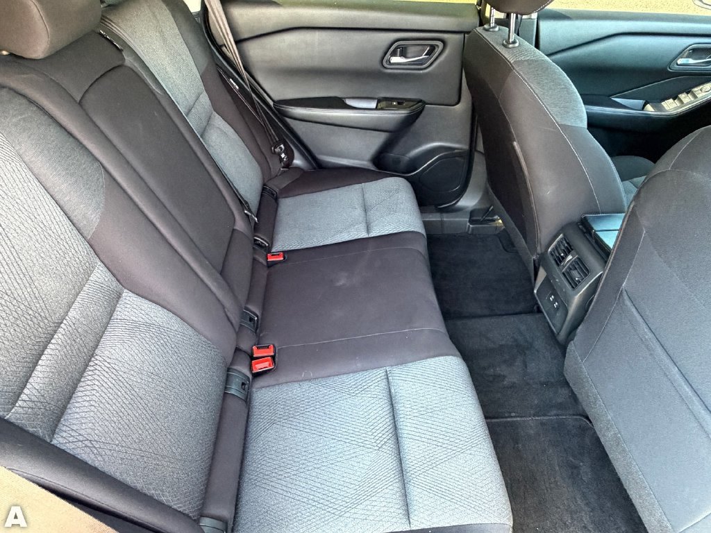 Used 2025 Nissan Rogue SV FWD image 13