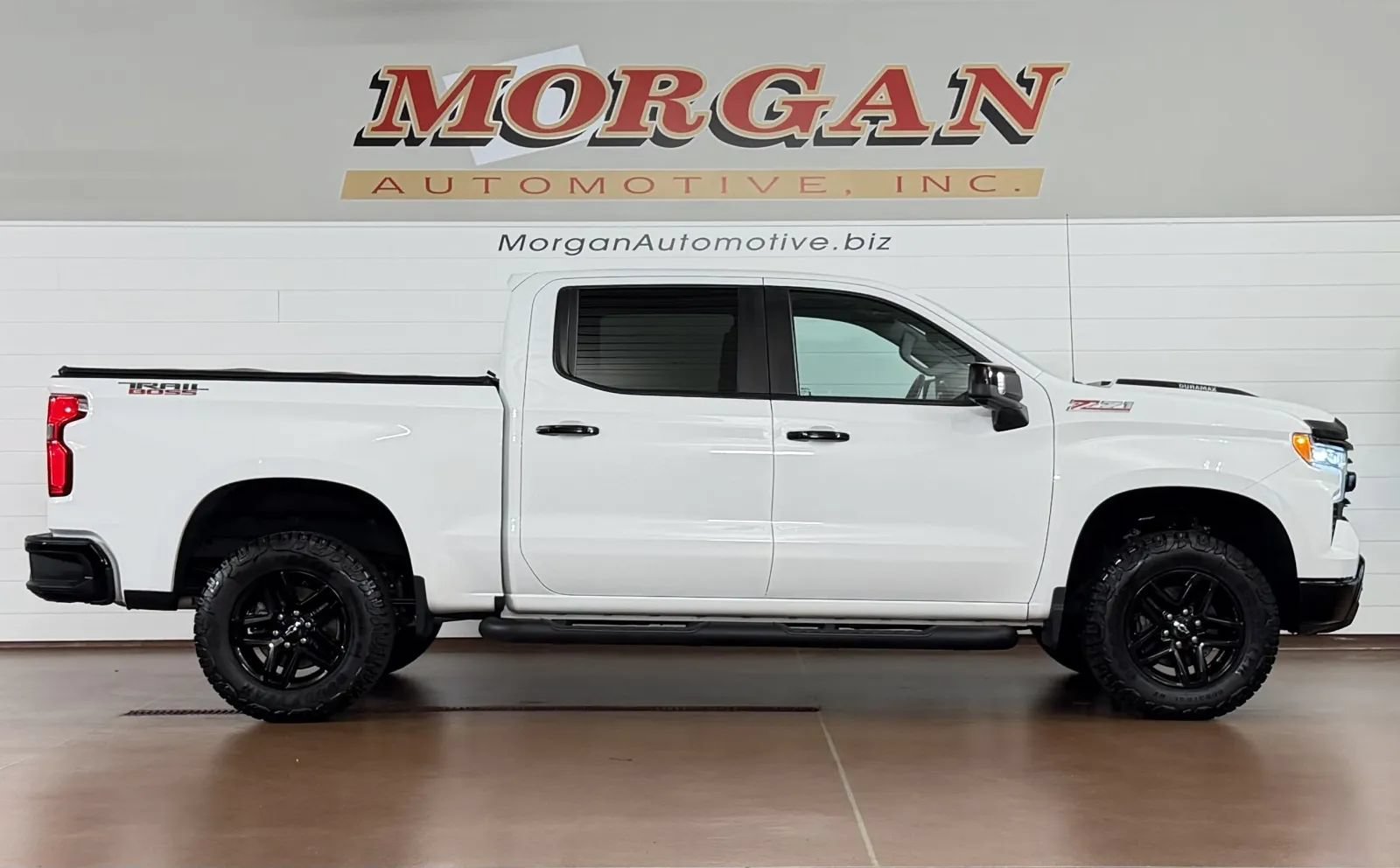Used 2023 Chevrolet Silverado 1500 LT Trail Boss w/ LT Trail Boss Premium Package AWD/4WD image 2