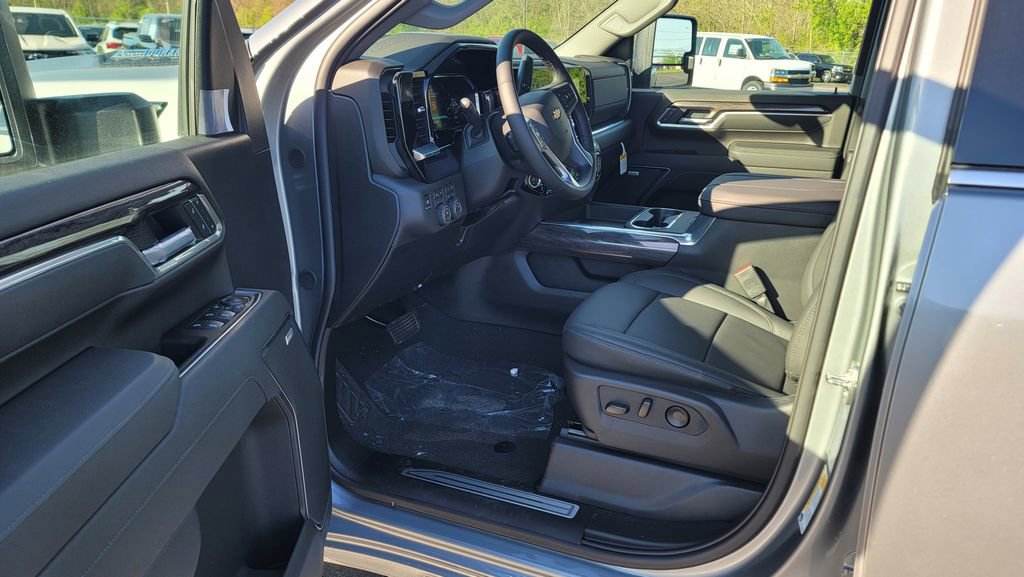 New 2026 Chevrolet Silverado 2500 LTZ w/ LTZ Convenience Package AWD/4WD image 18