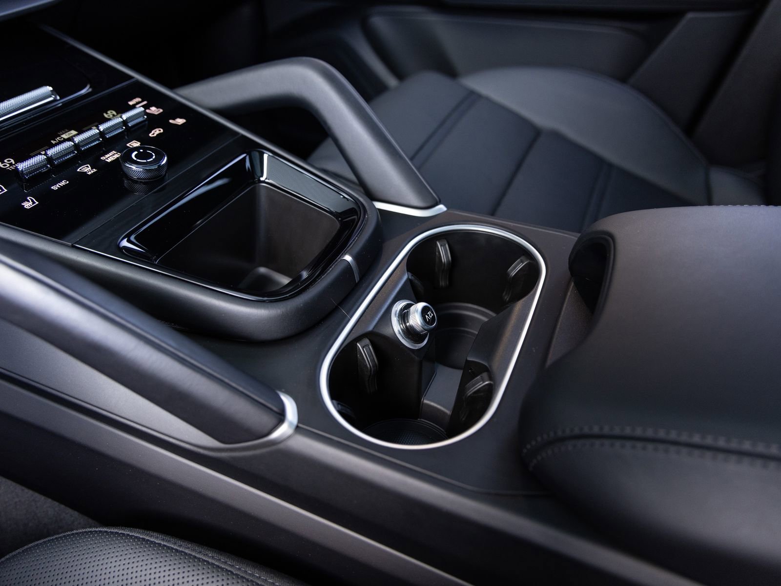 Certified 2025 Porsche Cayenne image 18