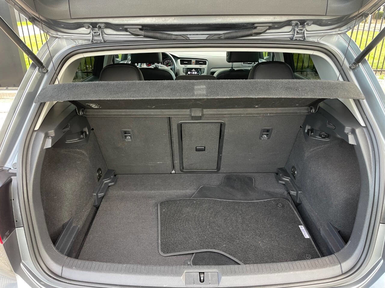 Used 2015 Volkswagen Golf S FWD image 15