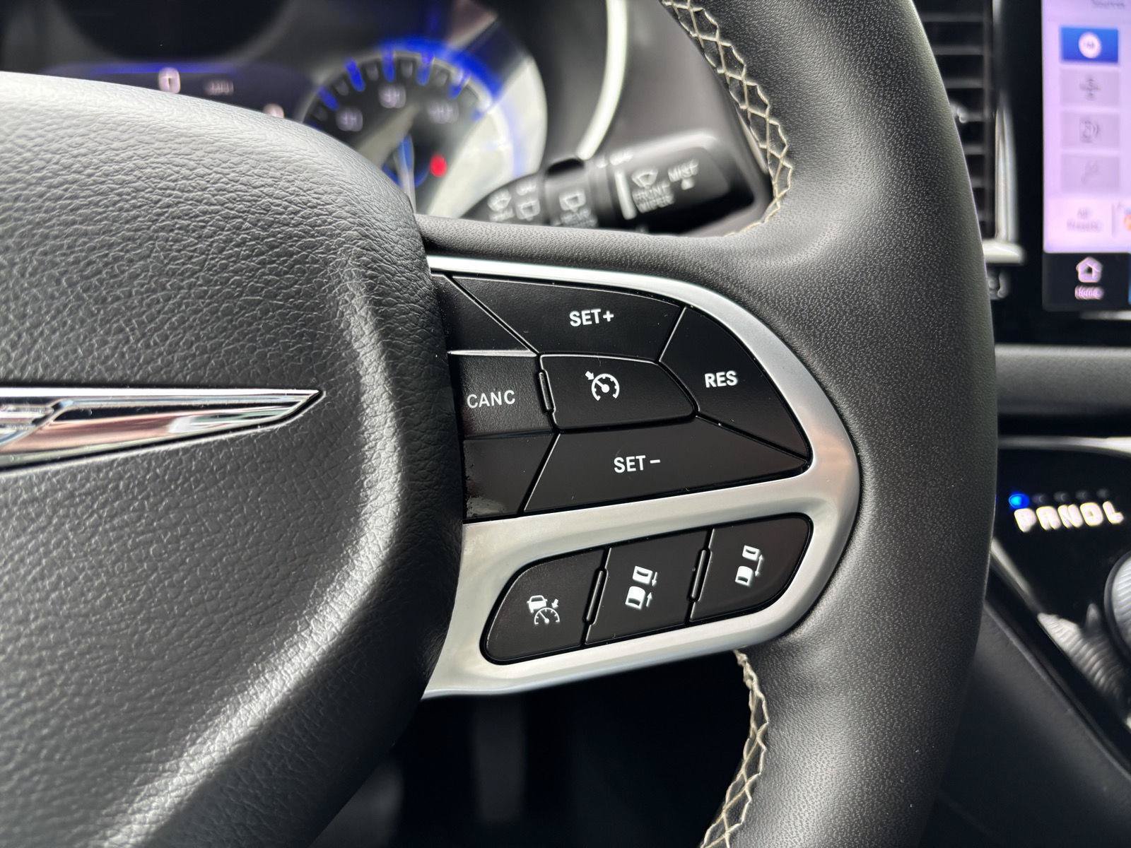 Used 2025 Chrysler Pacifica Select FWD image 22