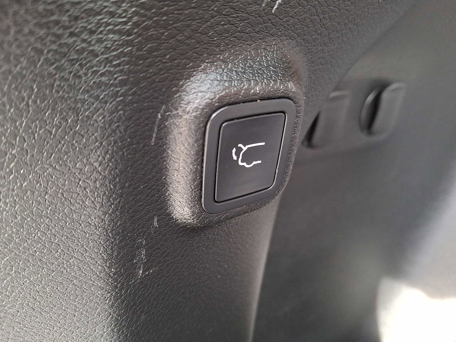 Used 2019 Jeep Cherokee Limited image 28