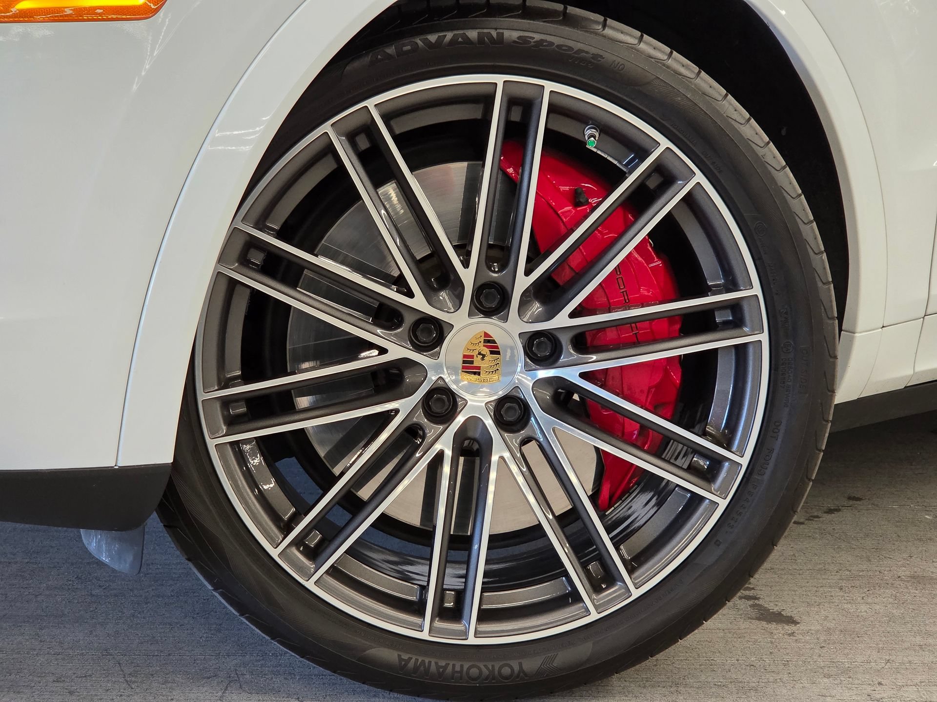 Certified 2023 Porsche Cayenne Turbo AWD/4WD image 24