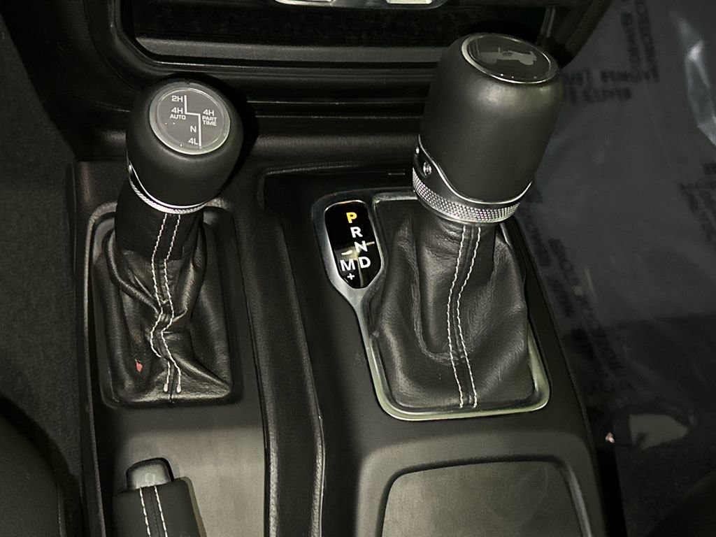 Used 2022 Jeep Wrangler Unlimited Sahara w/ Cold Weather Group image 31