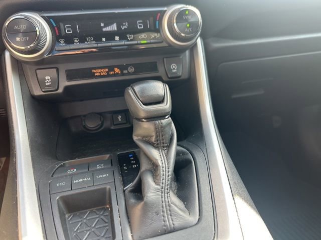 Used 2020 Toyota RAV4 XLE w/ Convenience Package FWD image 13