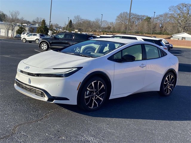 Used 2025 Toyota Prius Plug-In Hybrid image 3