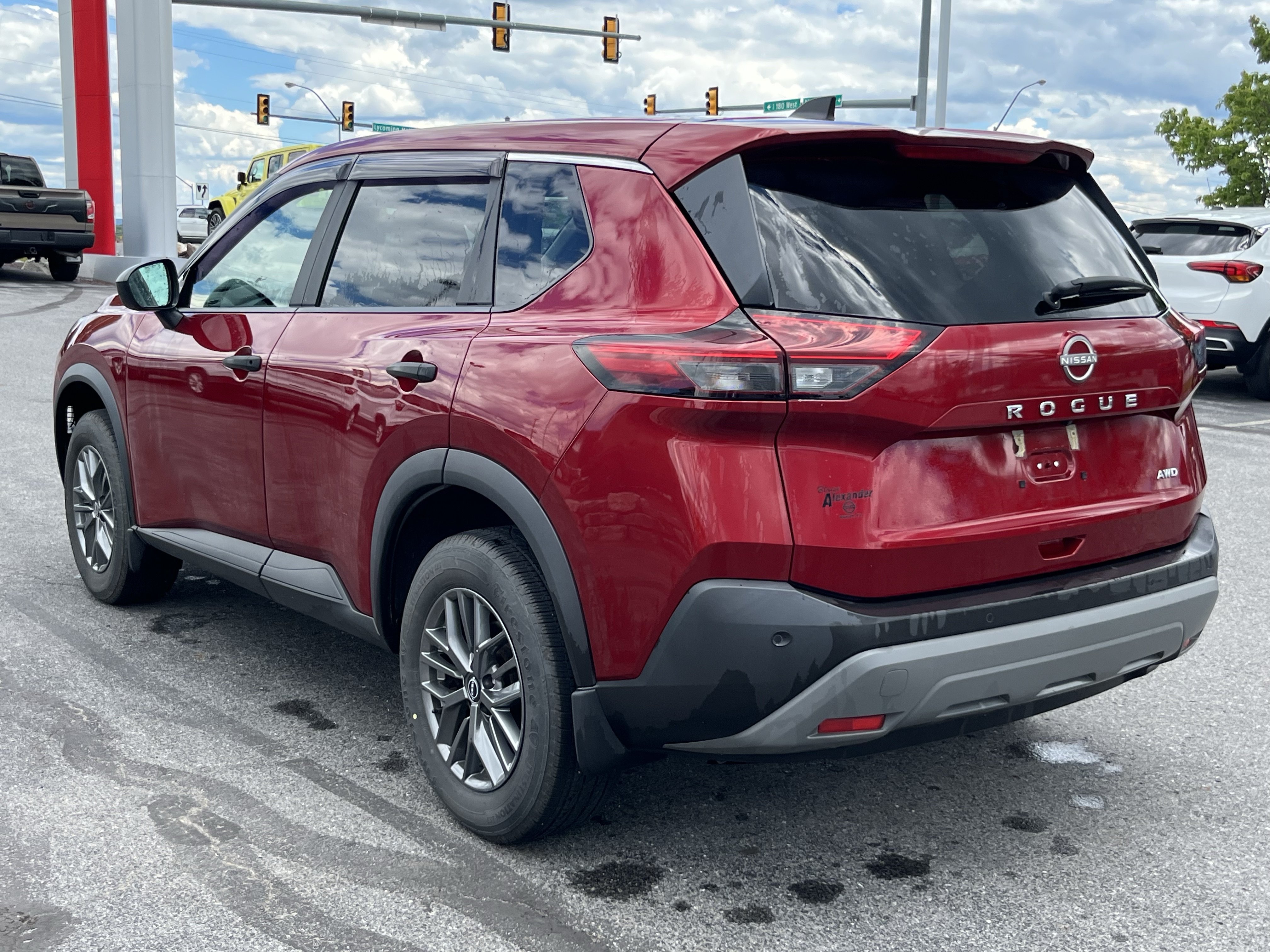 Used 2023 Nissan Rogue S AWD/4WD image 8