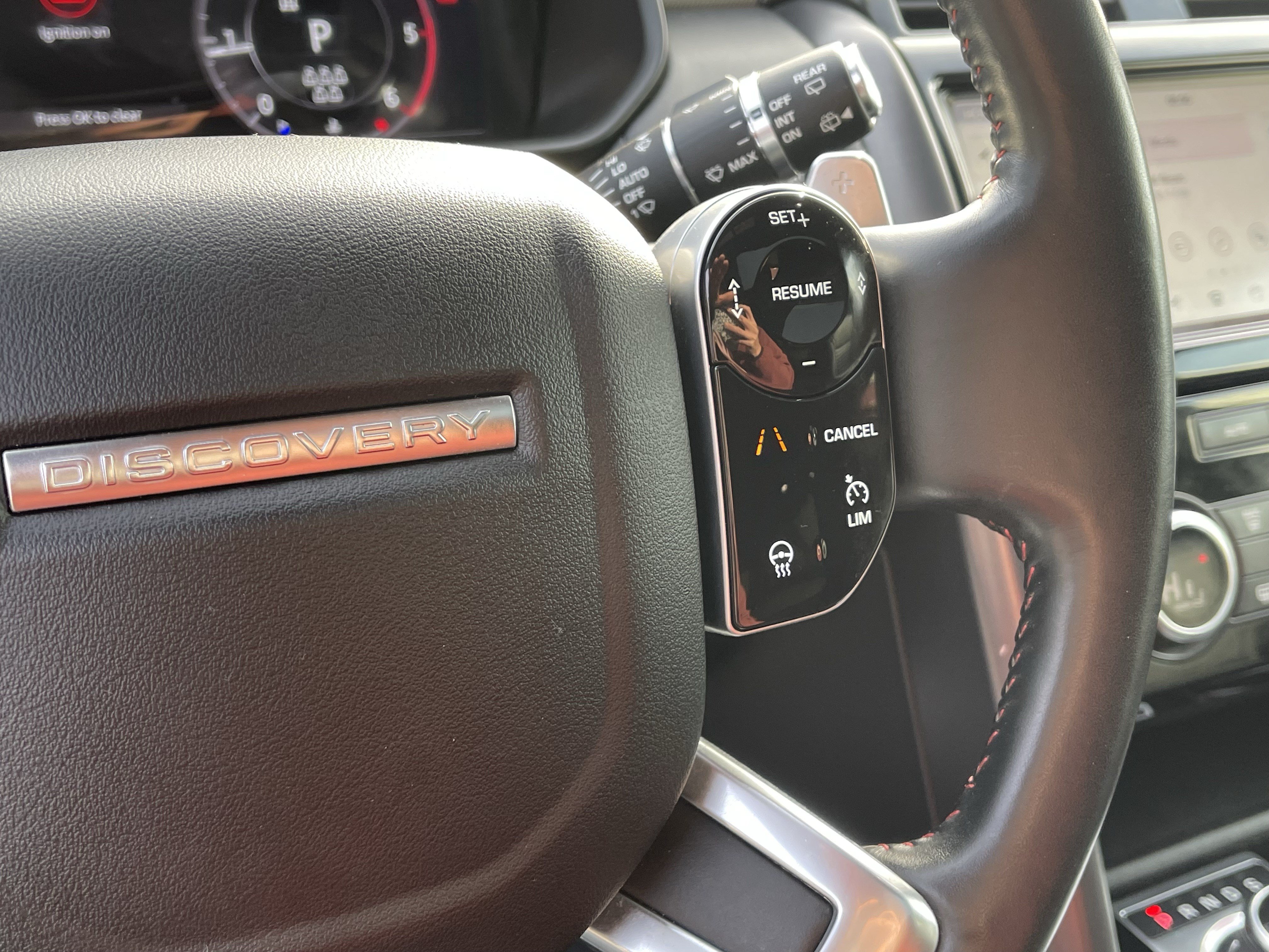 Used 2020 Land Rover Discovery HSE Luxury AWD/4WD image 23