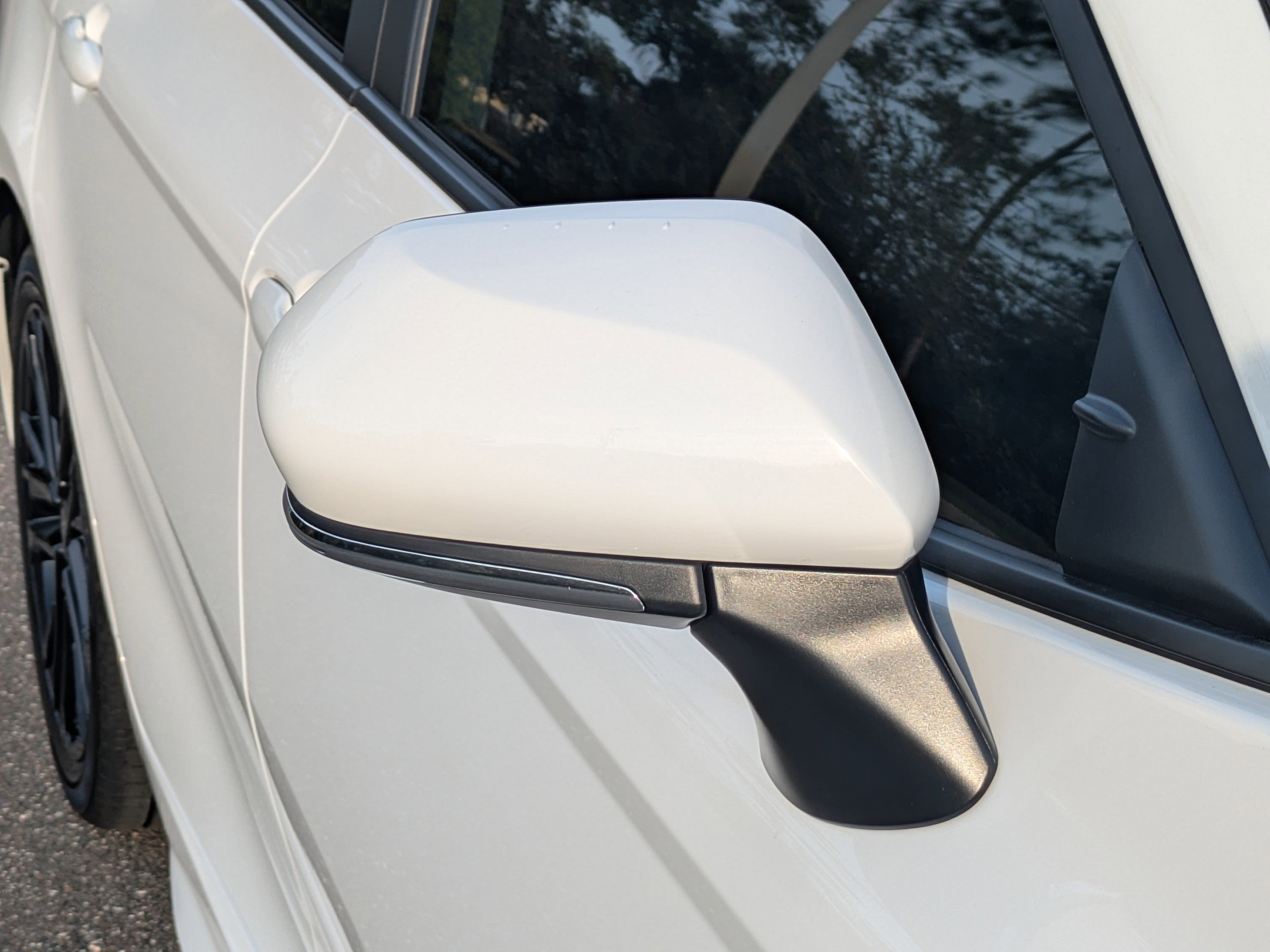 Used 2025 Toyota Camry SE w/ Multimedia Upgrade Package image 12