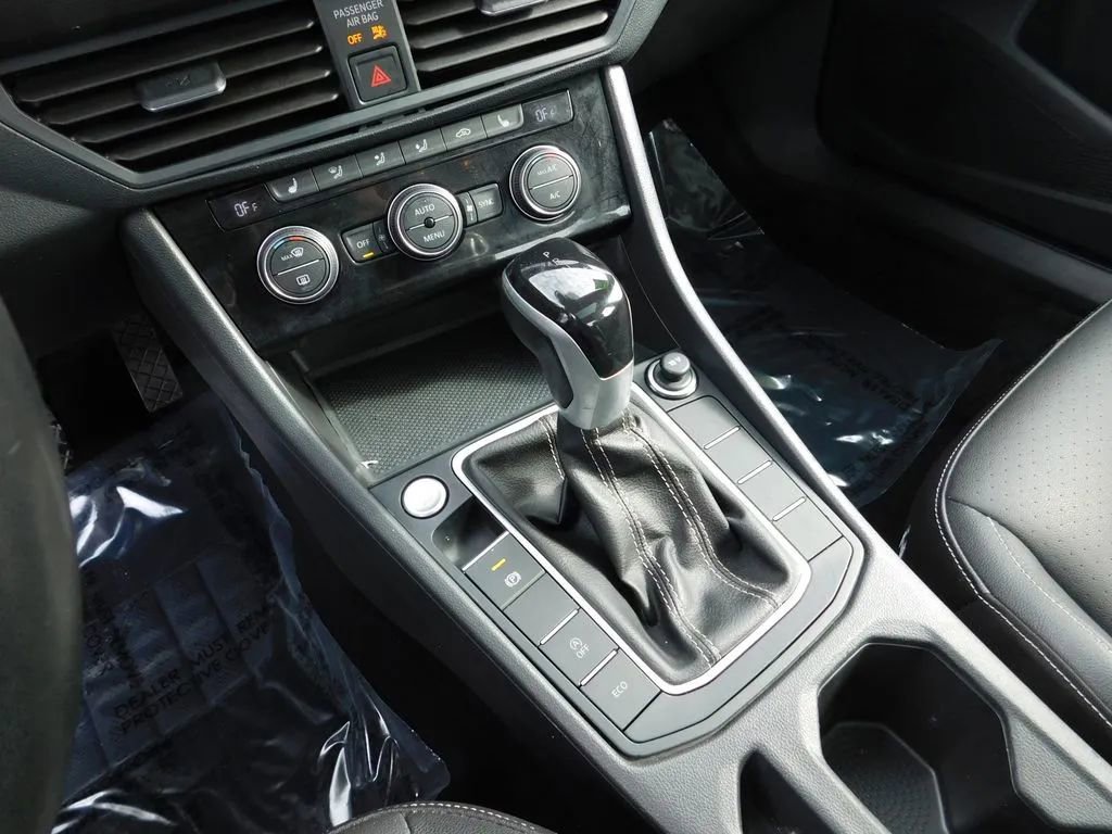 Used 2024 Volkswagen Jetta SE FWD image 19