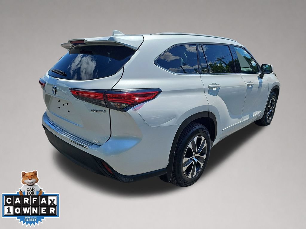 Used 2022 Toyota Highlander XLE AWD/4WD image 4
