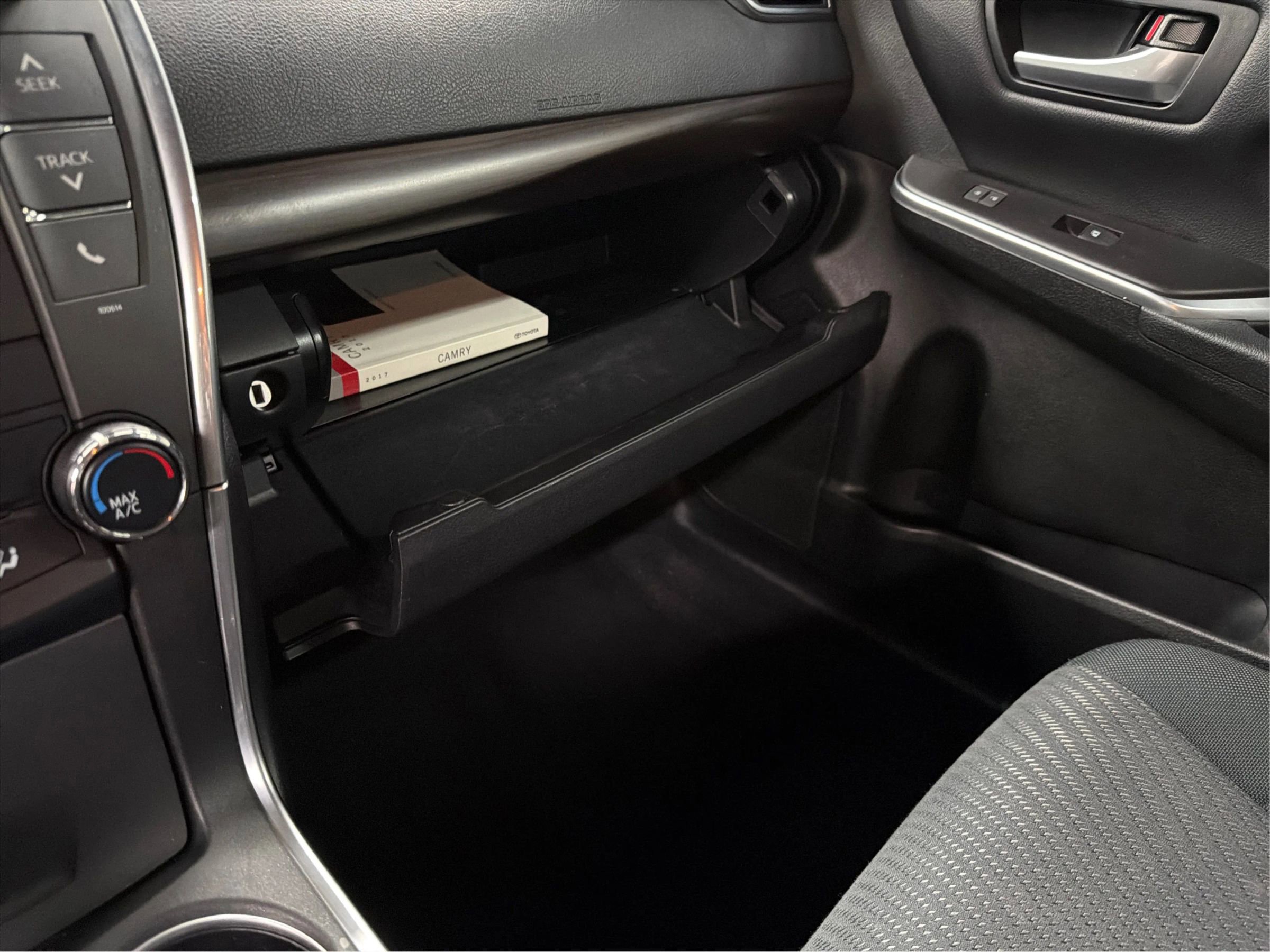 Used 2017 Toyota Camry LE image 23