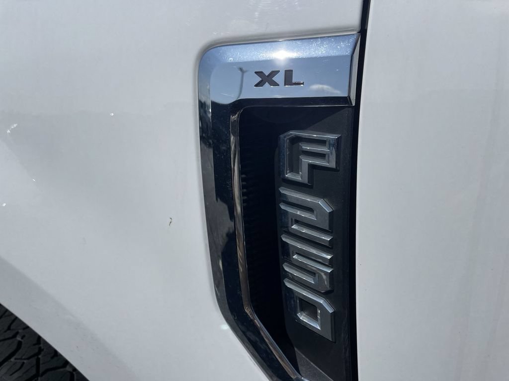 Used 2022 Ford F250 XL w/ Power Equipment Group AWD/4WD image 3