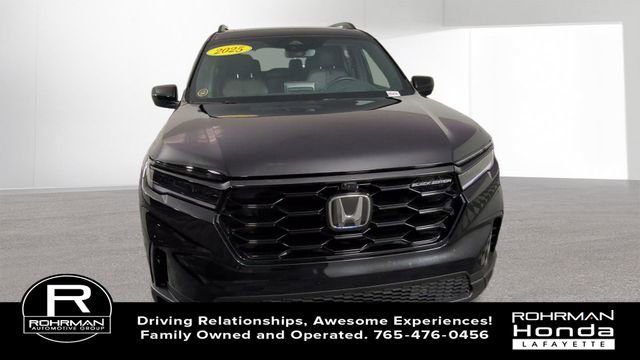 Used 2025 Honda Pilot Black Edition image 3