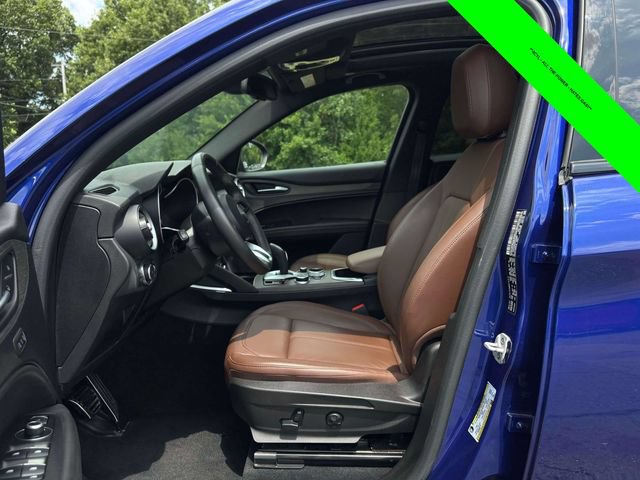 Used 2023 Alfa Romeo Stelvio Ti AWD/4WD image 3