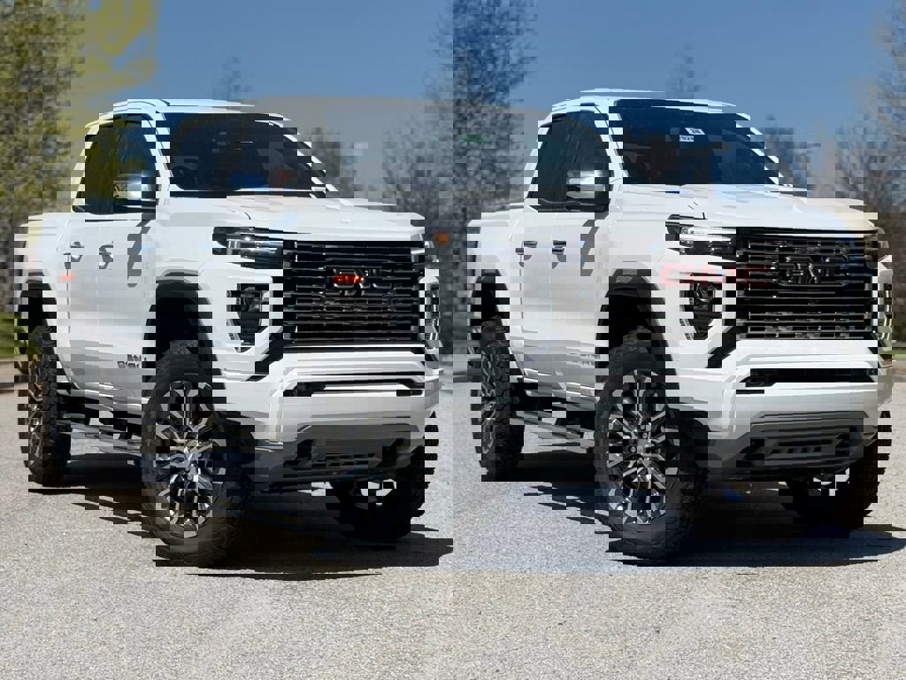 New 2026 GMC Canyon Denali image 2