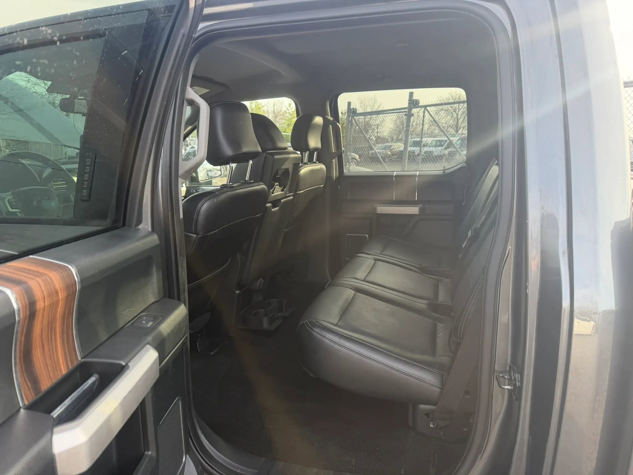 Used 2015 Ford F150 Lariat image 32