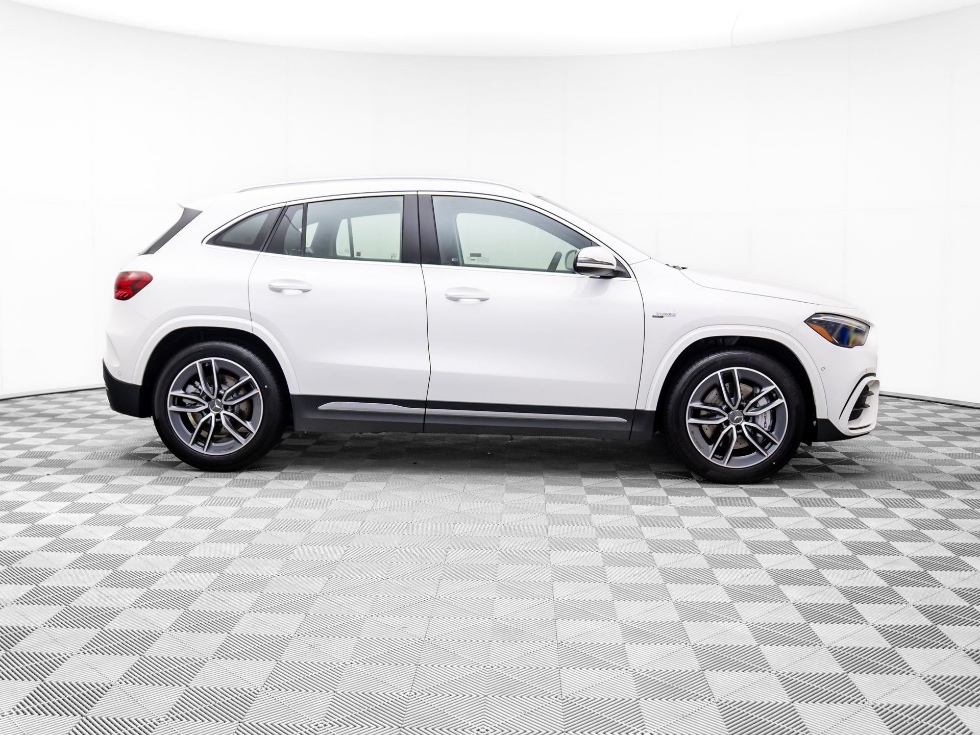 New 2026 Mercedes-Benz GLA 35 AMG 4MATIC image 6