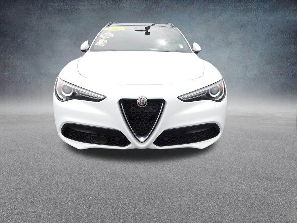 Used 2023 Alfa Romeo Stelvio Ti AWD/4WD image 8