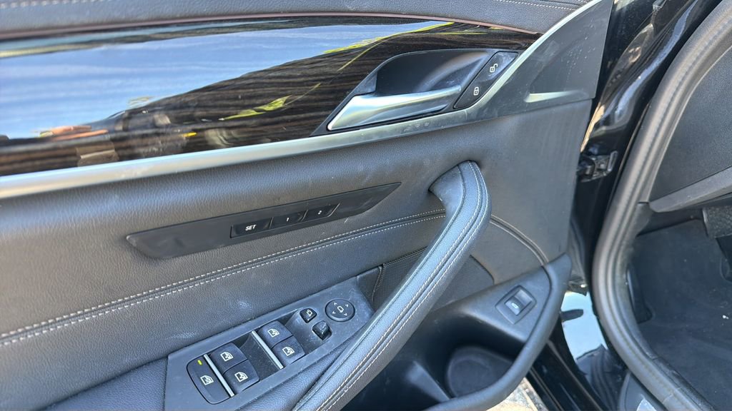 Used 2023 BMW 530i w/ Convenience Package image 8