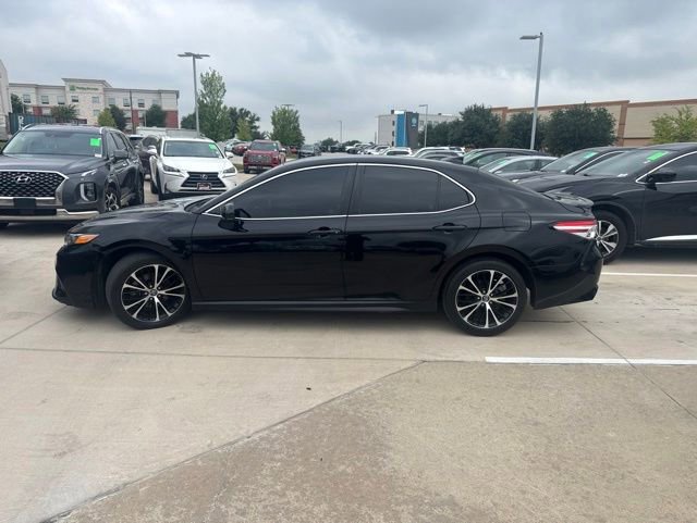 Used 2020 Toyota Camry SE FWD image 6