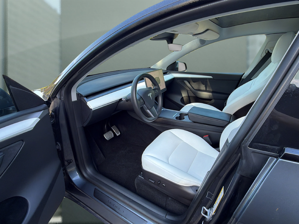 Used 2022 Tesla Model Y Long Range AWD/4WD image 9