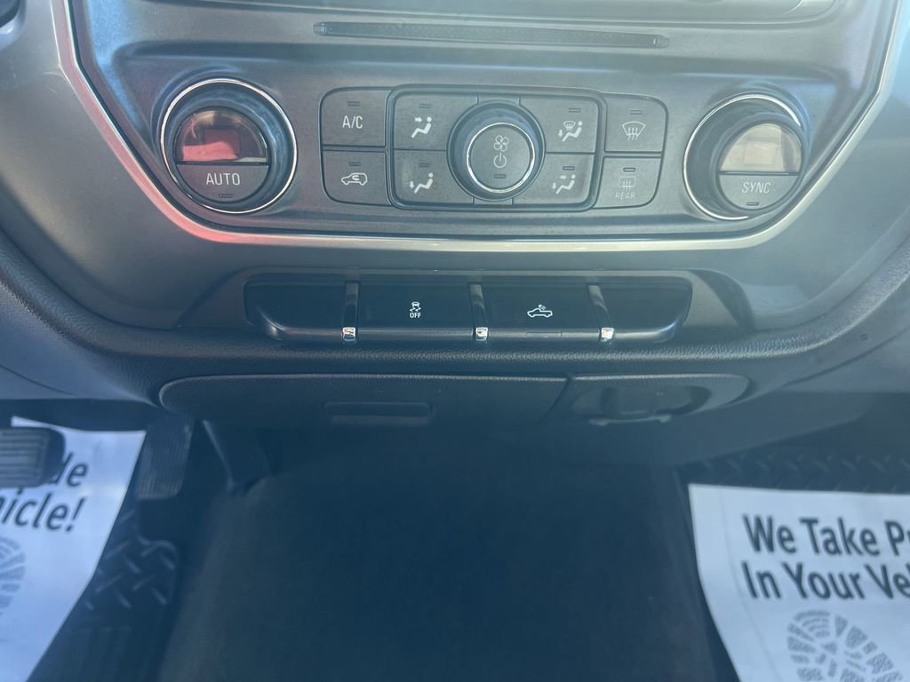 Used 2018 Chevrolet Silverado 1500 LT w/ Texas Edition image 15