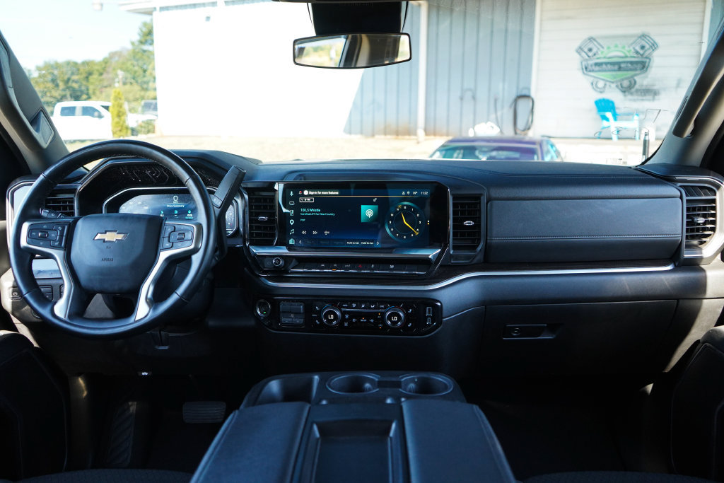 Used 2025 Chevrolet Silverado 1500 LT AWD/4WD image 10