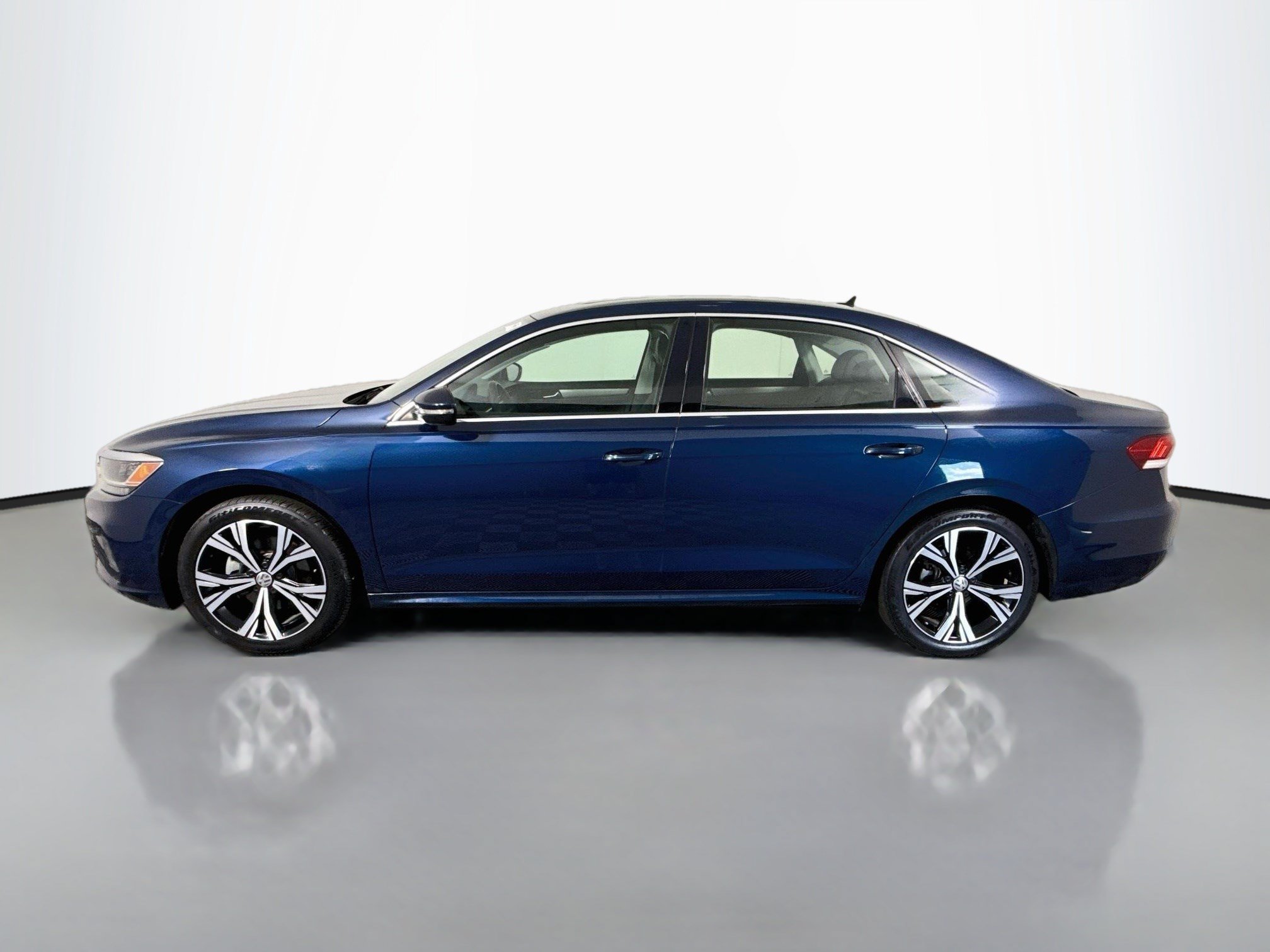 Used 2022 Volkswagen Passat 2.0T SE FWD image 6