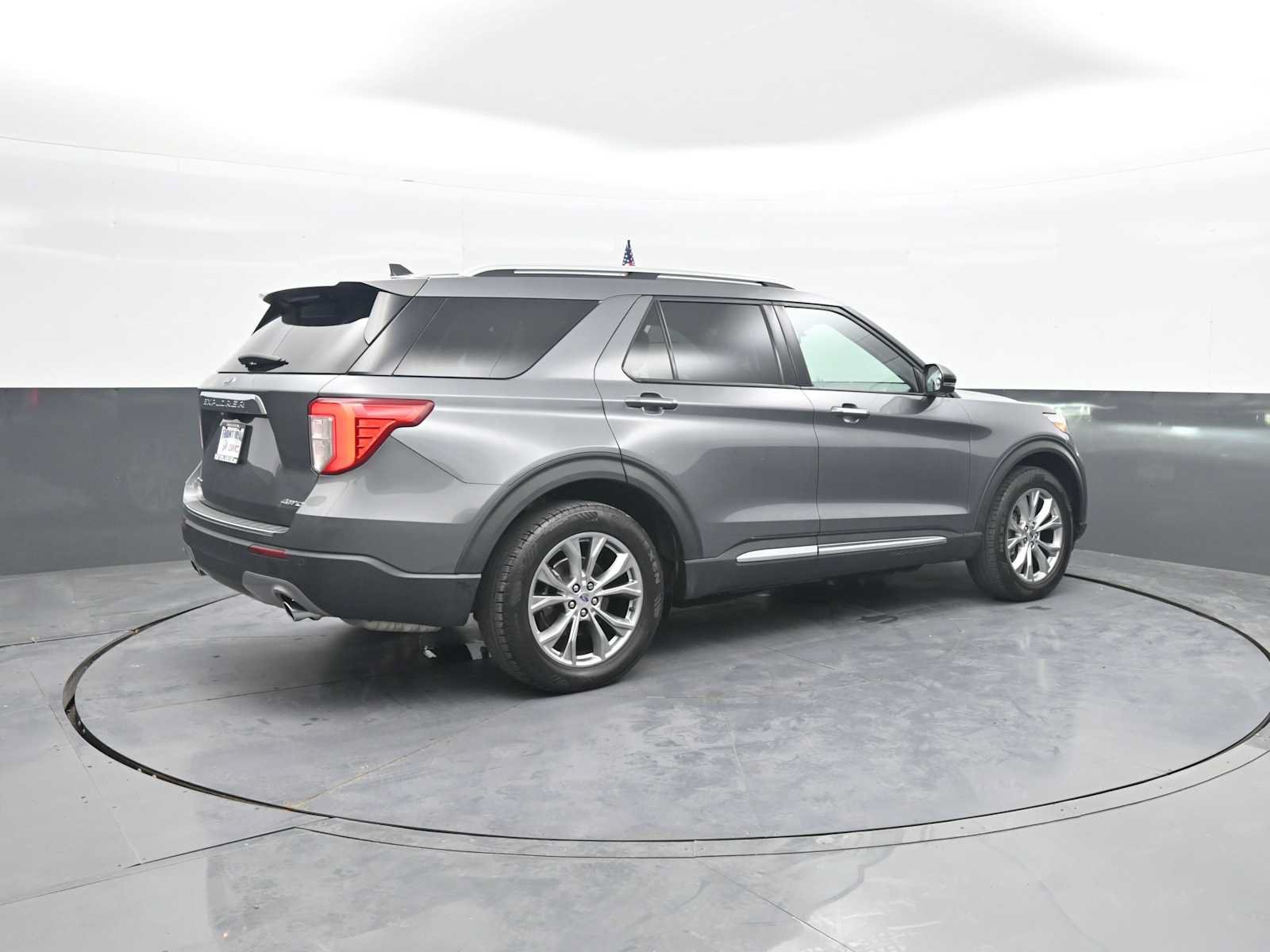 Used 2021 Ford Explorer Limited w/ Equipment Group 301A AWD/4WD image 8