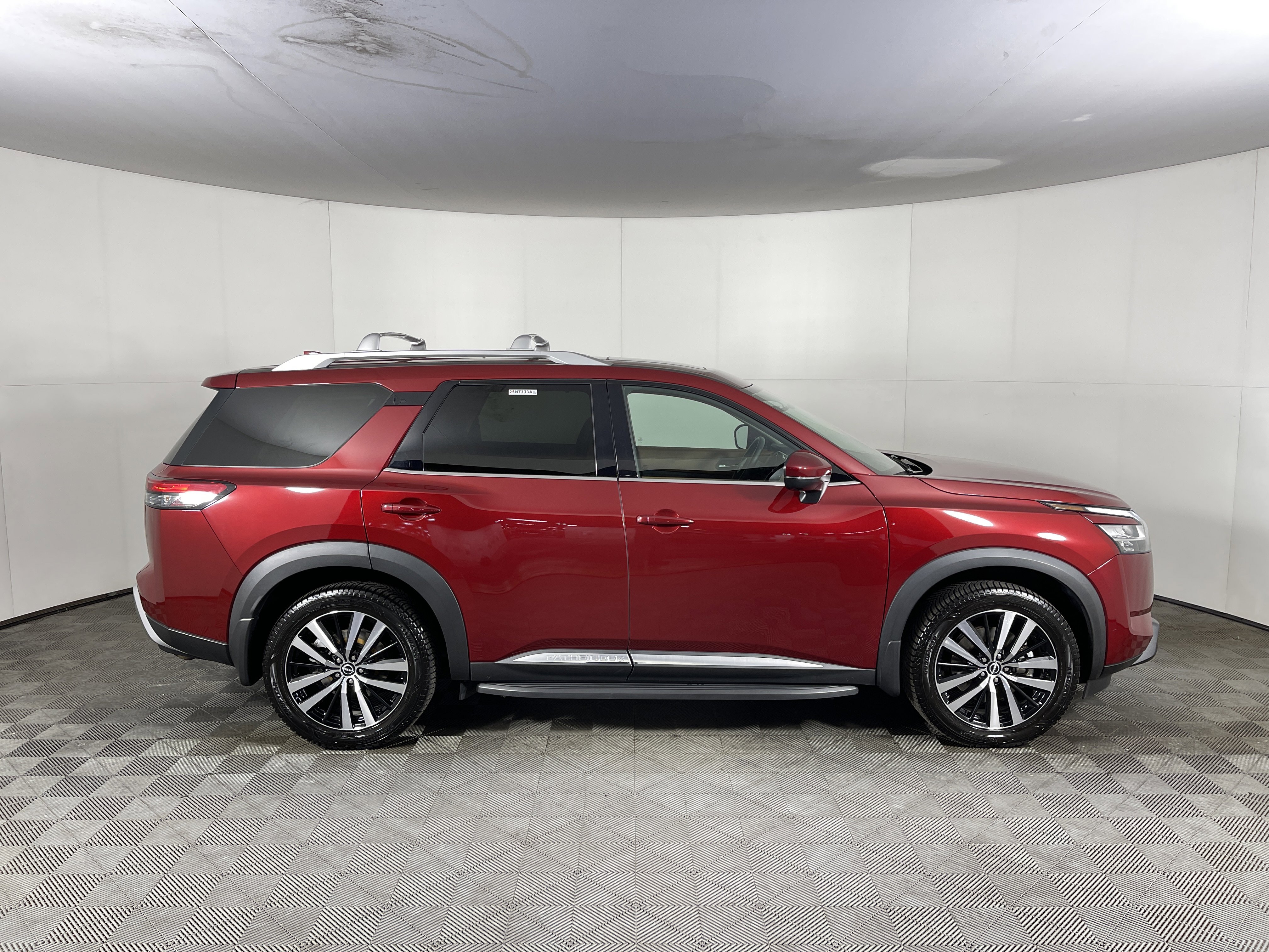 Used 2023 Nissan Pathfinder Platinum w/ Cargo Package image 5