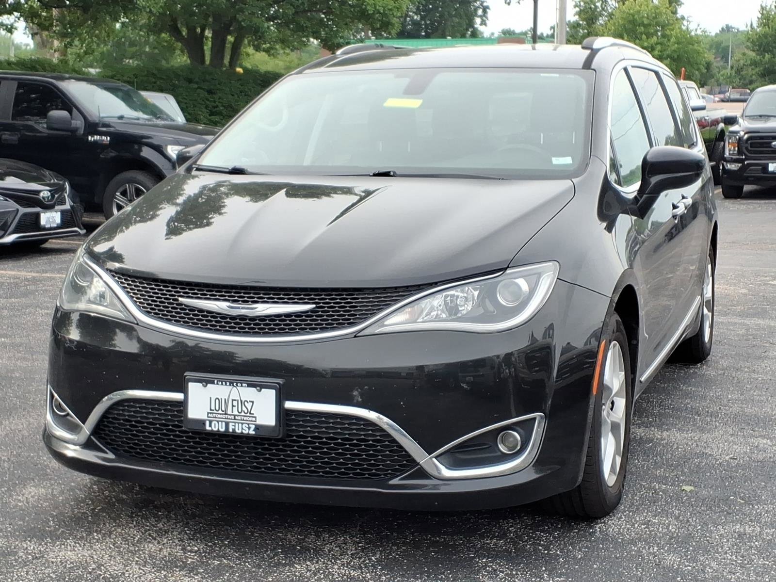 Used 2017 Chrysler Pacifica Touring-L Plus w/ Tire & Wheel Group FWD image 3