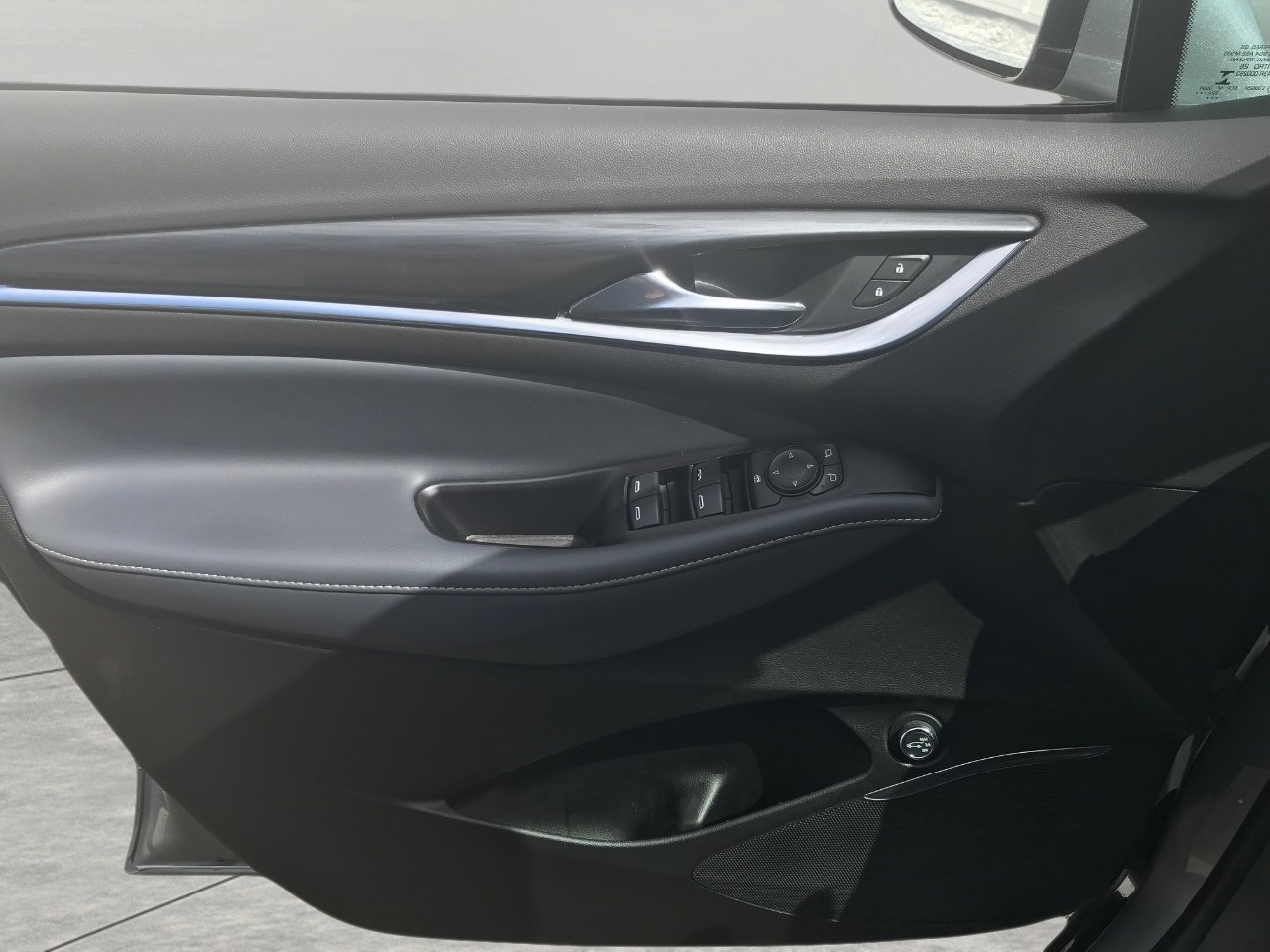 Used 2023 Buick Enclave Essence image 29