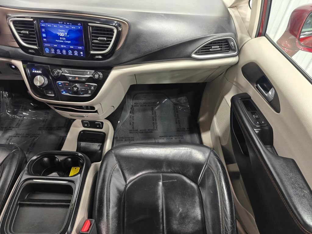 Used 2017 Chrysler Pacifica Touring-L FWD image 25