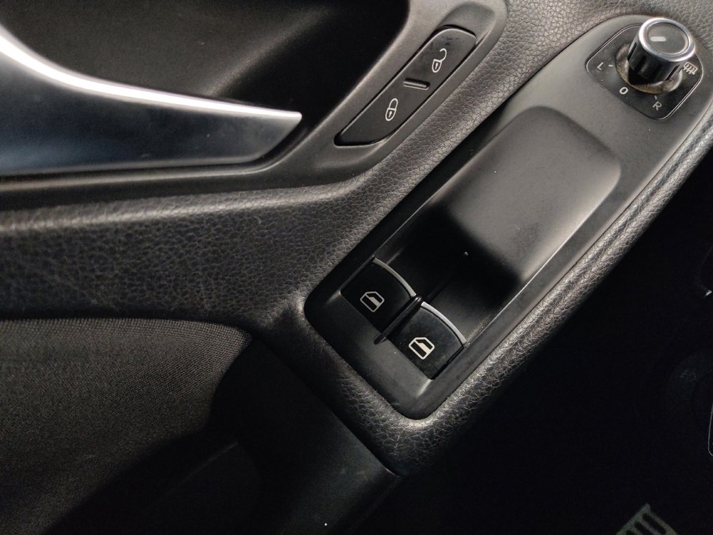 Used 2013 Volkswagen GTI 2-Door image 27