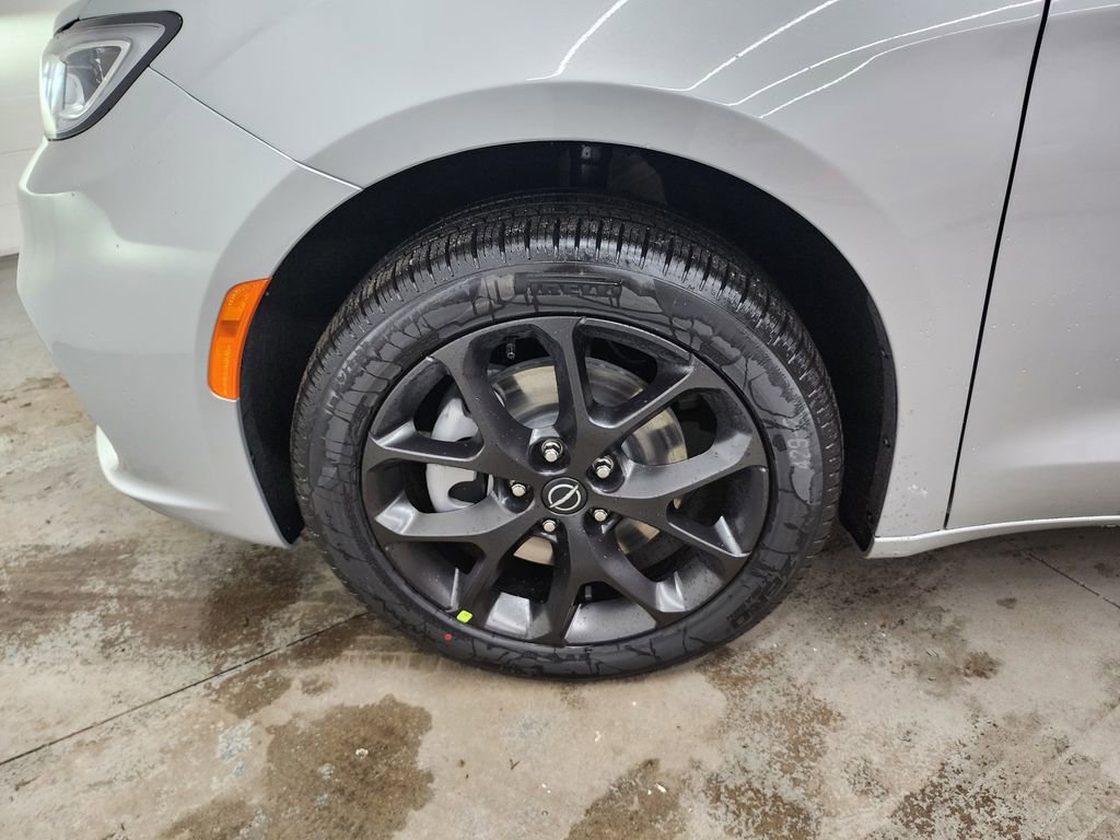 New 2026 Chrysler Pacifica Select w/ S Appearance Package image 51