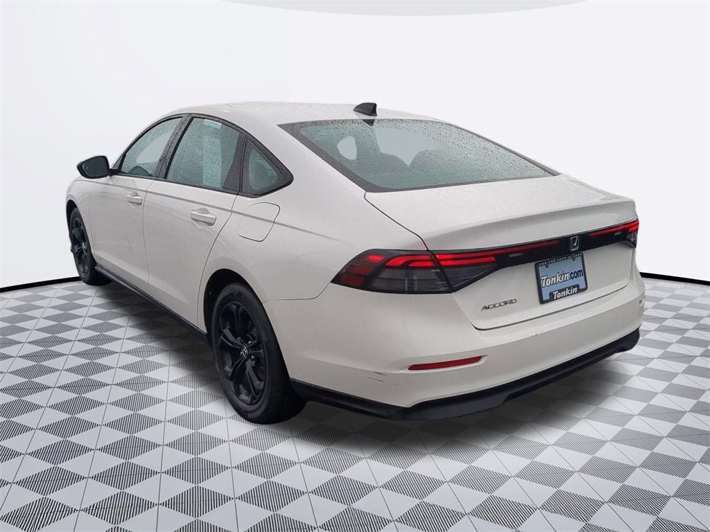 Used 2025 Honda Accord SE image 4