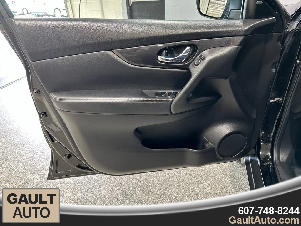 Used 2018 Nissan Rogue S AWD/4WD image 11