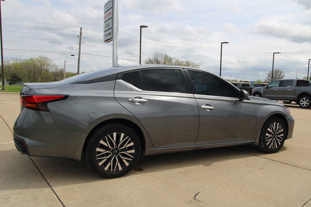 Used 2024 Nissan Altima 2.5 SV w/ SV Premium Package AWD/4WD image 5