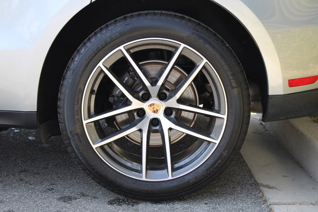 Used 2024 Porsche Macan image 16