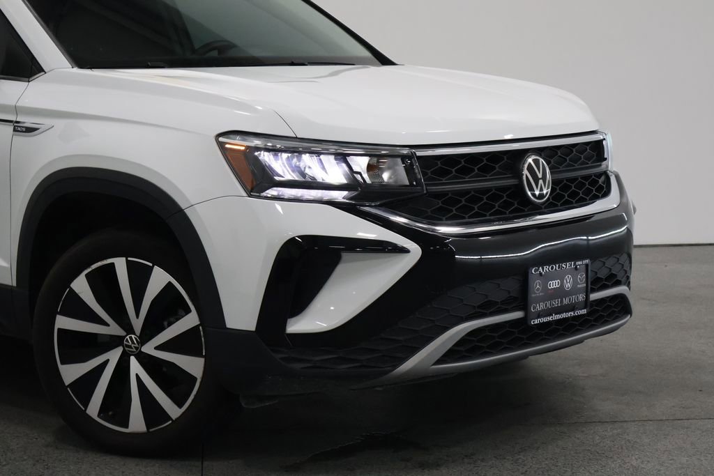 Used 2022 Volkswagen Taos SE w/ Panoramic Sunroof Package image 3