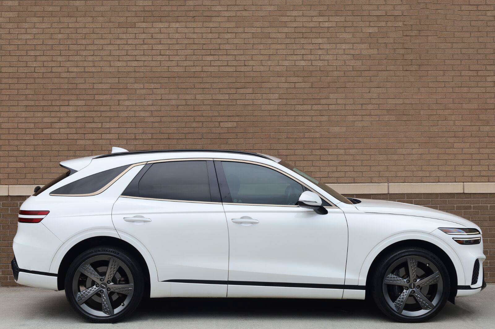 Used 2022 Genesis GV70 3.5T Sport AWD/4WD image 3
