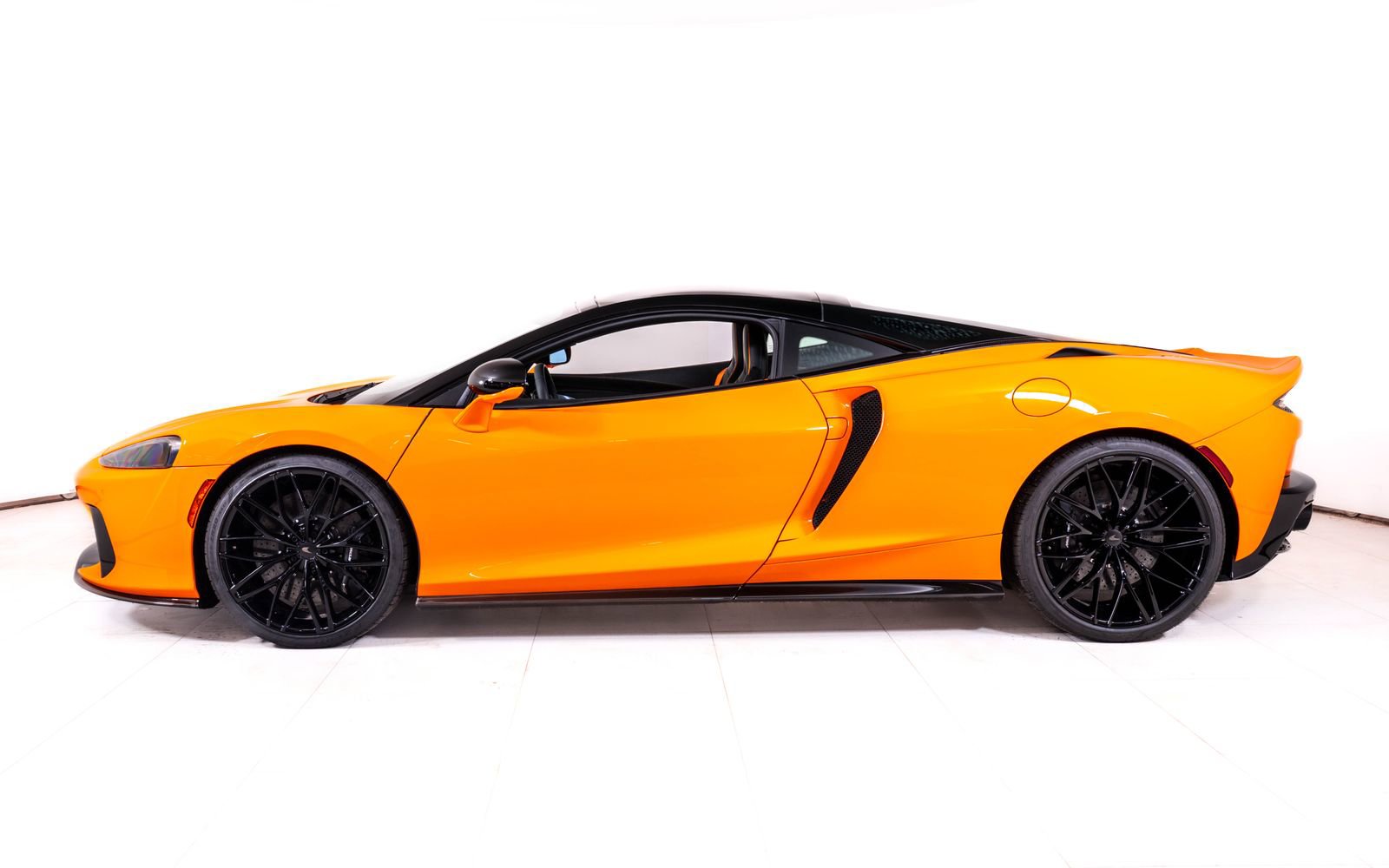 New 2026 McLaren GTS RWD image 2