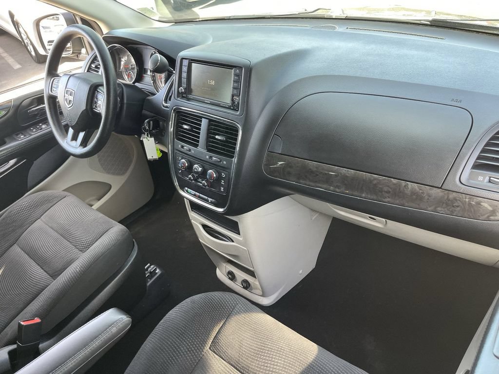 Used 2020 Dodge Grand Caravan SE w/ UConnect Hands-Free Group FWD image 13
