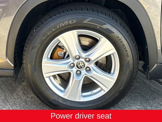 Used 2024 Toyota Highlander LE image 5